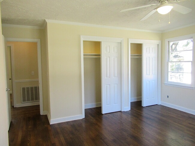 Building Photo - 38 Thelma St