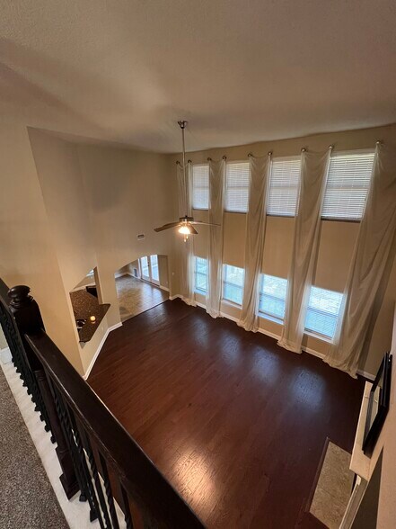 Building Photo - 68 Hemingway Ln