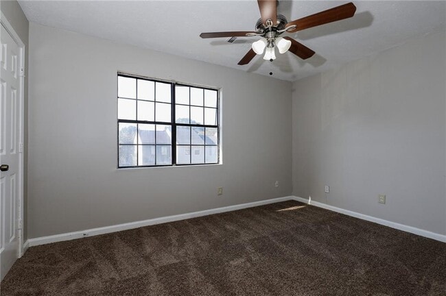 Building Photo - 7000 Oakhill Cir