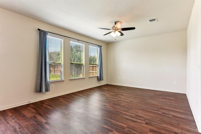 Building Photo - 310 Potters Peak Way