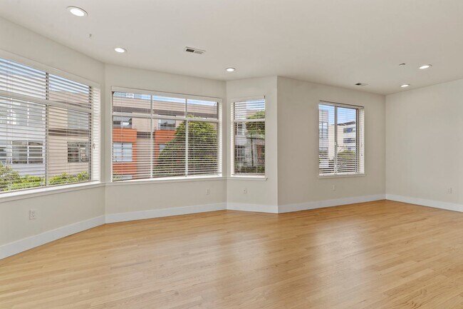 Building Photo - Lovely 2 Bed, 1.5 Bi-Level Hayes Valley Co...