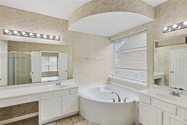 Building Photo - 5502 Atascocita Timbers N