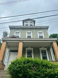 Building Photo - Large 3bd/ 1.5 bath Home w/Attic Room l Sp...