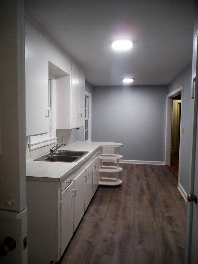 Building Photo - 820 Oakdale Rd