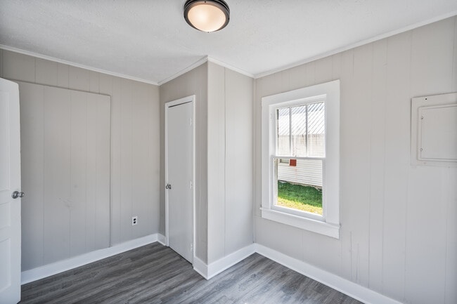 Building Photo - 403 McKenna St