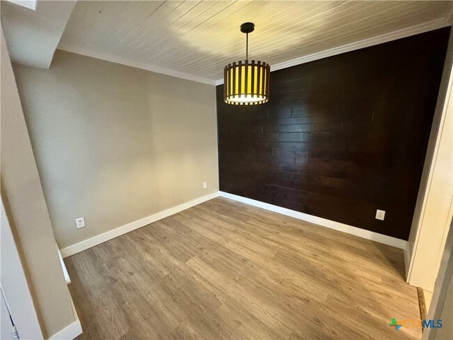 Building Photo - 1202 Thorpe Ln