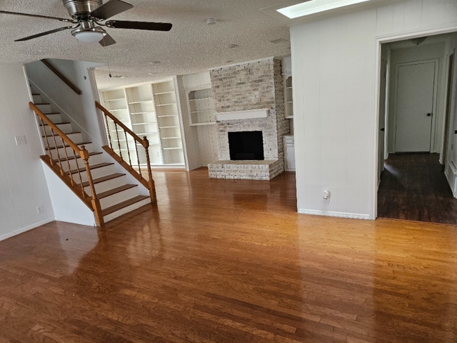 Building Photo - 2427 Richview Ct