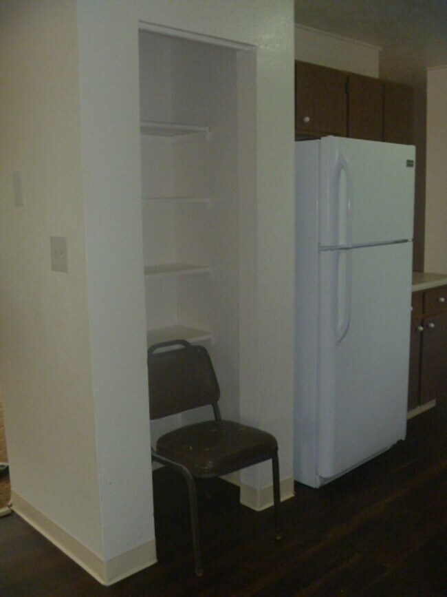Building Photo - 3/2 $2150.00