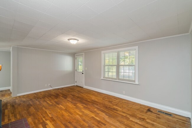Building Photo - 6006 Fayette Ln
