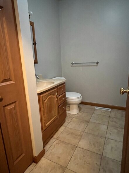 Building Photo - 106 Parade St