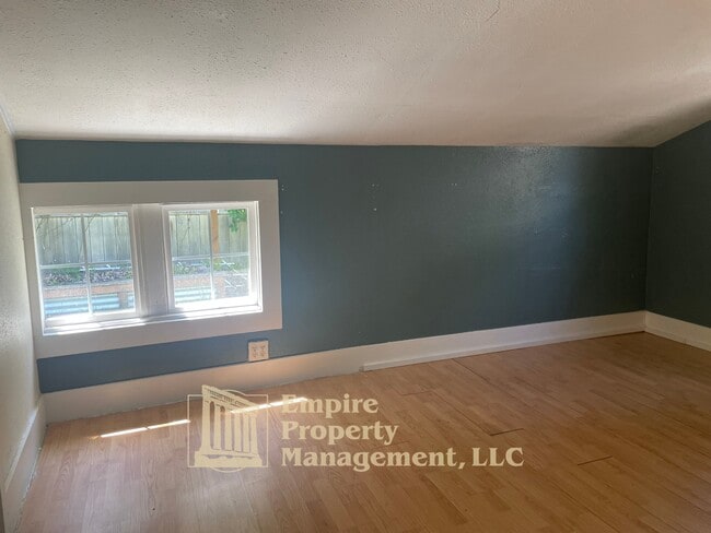 Building Photo - 1292 Monroe St