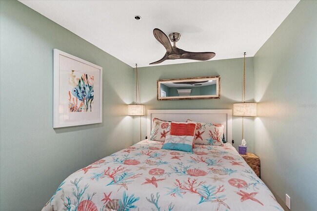 Building Photo - 5621 Gulf of Mexico Dr
