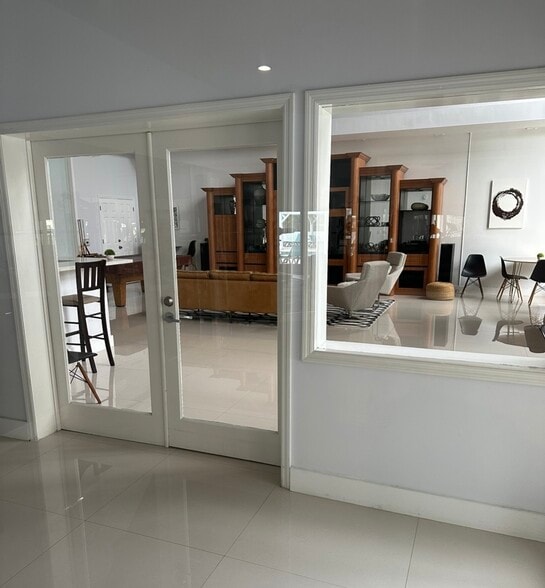 Building Photo - 4700 SW Archer Rd