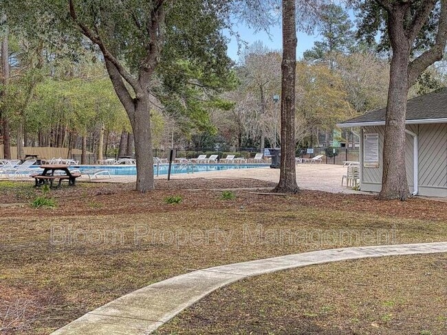 Building Photo - 7770 Park Gate Dr