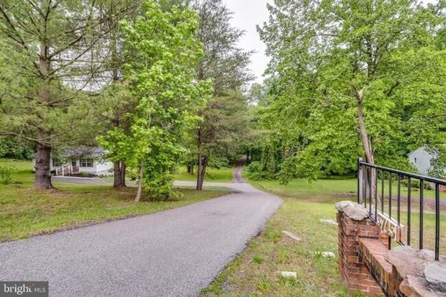 Building Photo - 3757 Hunting Creek Rd