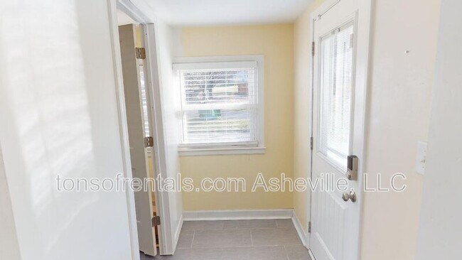 Building Photo - 653 Long Shoals Rd