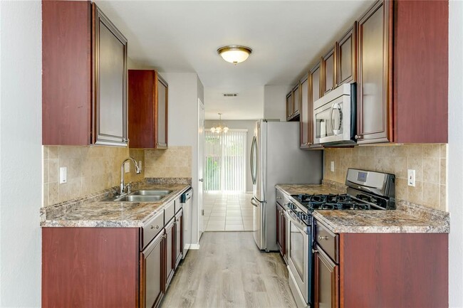 Building Photo - 816 Russet Valley Dr