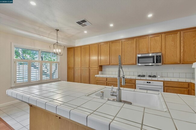 Building Photo - 4719 Golden Bear Dr