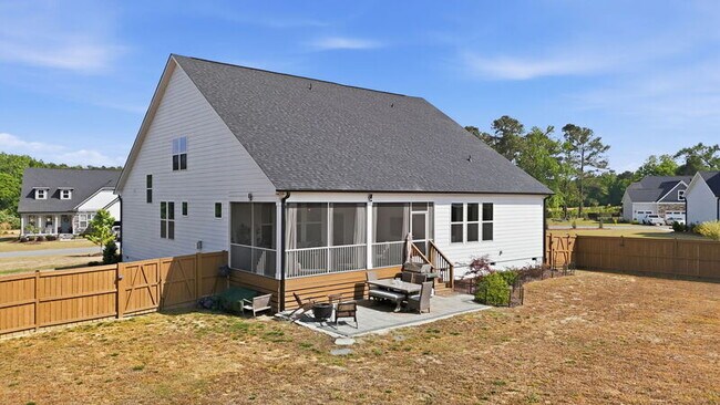Building Photo - 192 Castle Pond Way