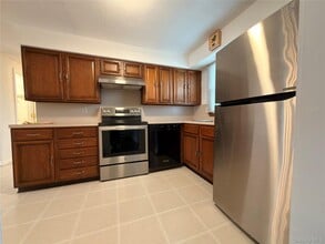 Building Photo - 16 James St