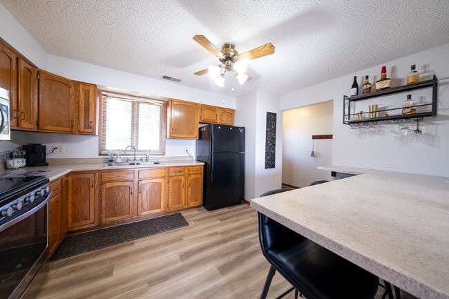 Building Photo - 24075 W Cedar Lake Dr