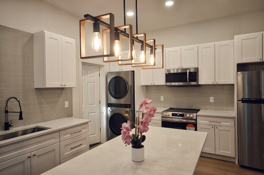 Building Photo - 6111 S 124th St