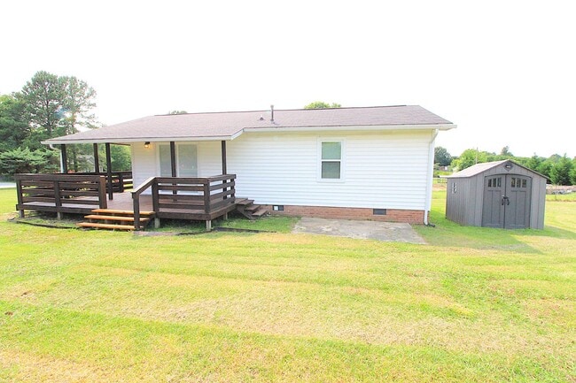 Building Photo - Remodeled 2 Bedroom with a covered porch!