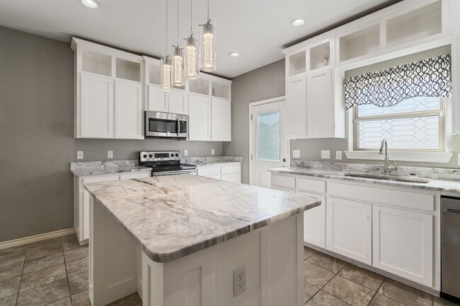 Building Photo - 1013 Tesoro Hills