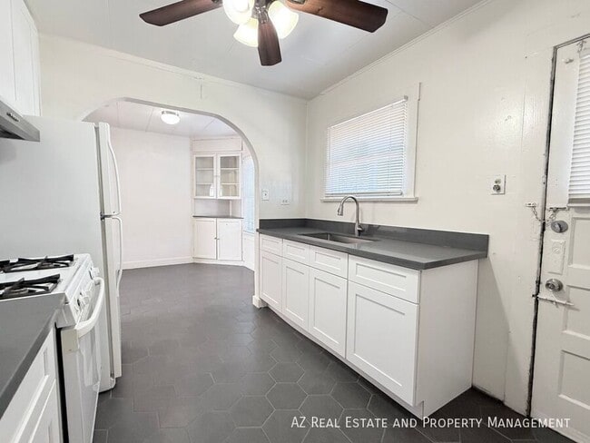 Building Photo - 3809 N 9th Pl