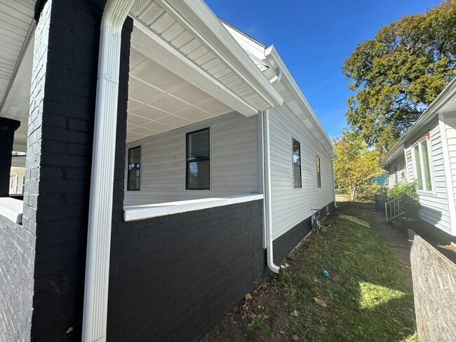 Building Photo - 1342 Edgemont Ave