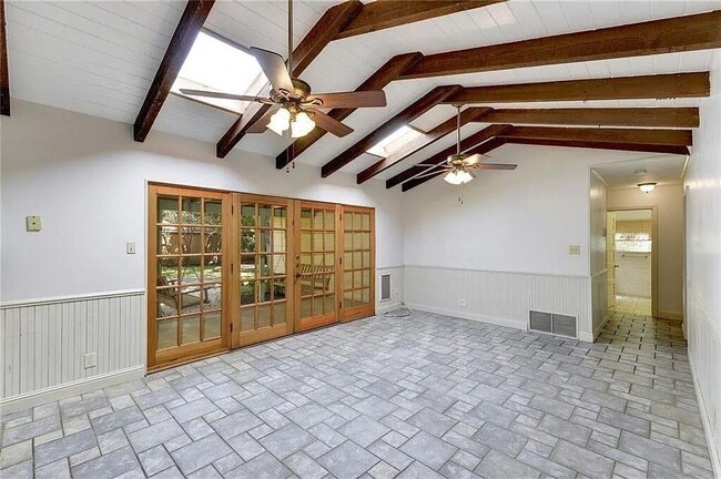 Building Photo - 2906 Greenlawn Pkwy