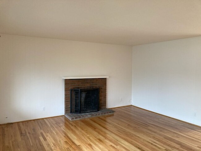 Building Photo - Spacious 4 Bedroom 2 Bath House NW Corvallis
