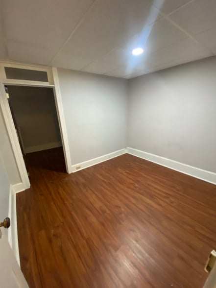 Building Photo - 423 E Main St