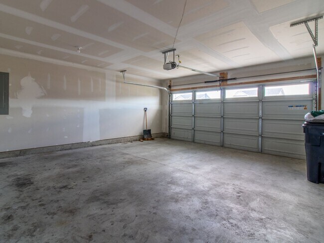 Building Photo - YEAR-ROUND RENTAL- UNFURNISHED - SINGLE FAMILY - GEORGETWON