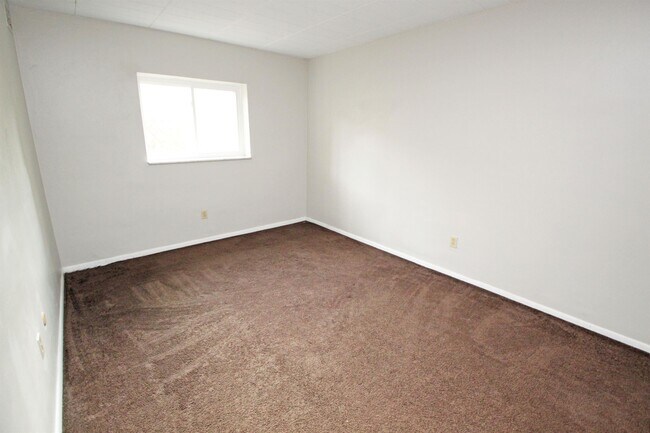 Interior Photo - SHILOH AVENUE -- 148