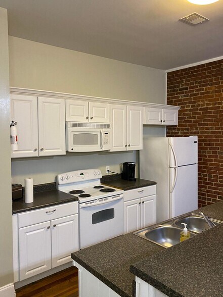 Building Photo - 11 Pickens St NW