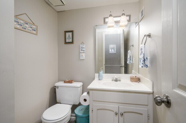 Building Photo - 1032 Fairfax Dr