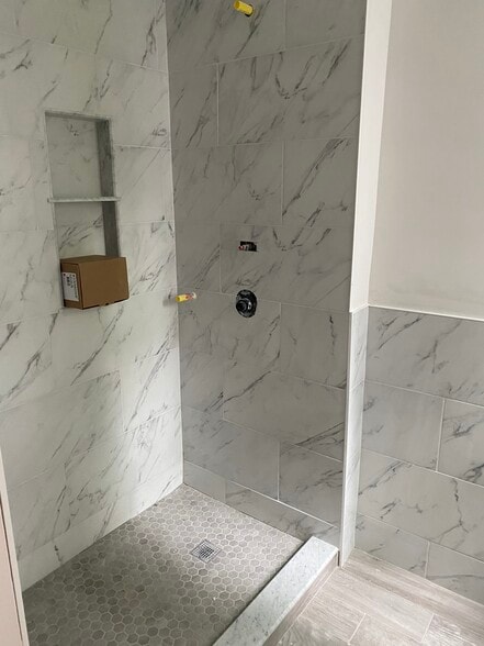 Building Photo - 83 Brook St