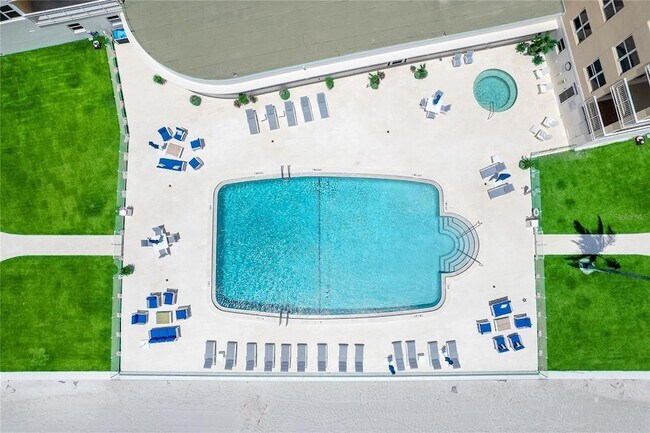 Building Photo - 601 Longboat Club Rd