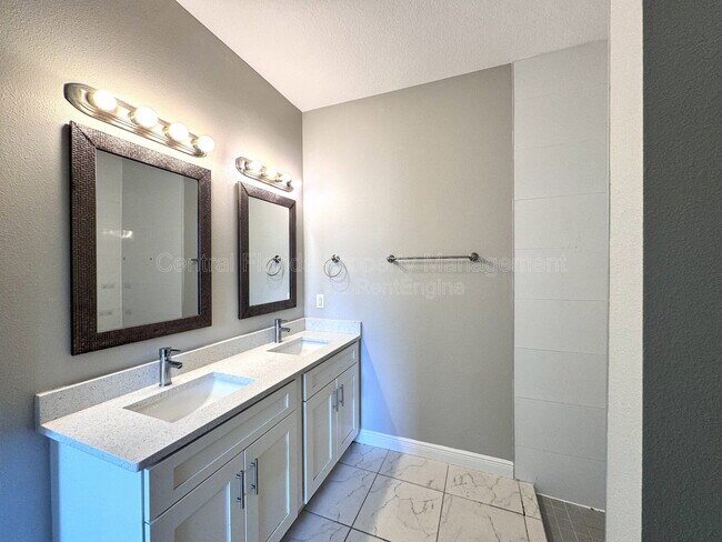 Building Photo - 1389 Worthington Dr