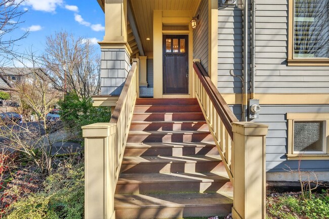 Building Photo - 100 NE Ivy St