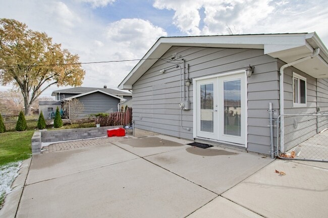 Building Photo - 720 Durham Ln