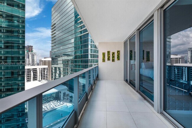 Building Photo - 200 Biscayne Blvd Way