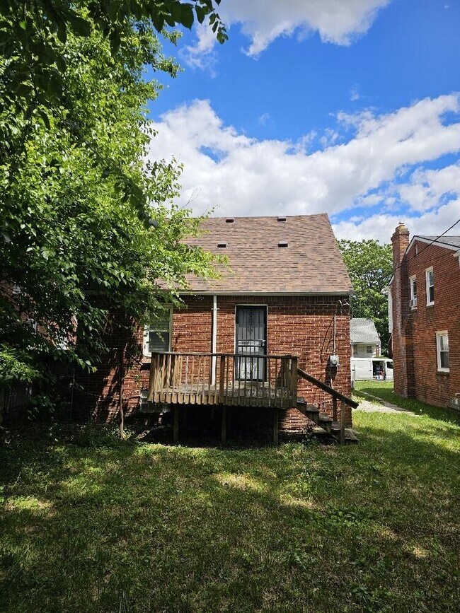 Building Photo - 15485 Stout St