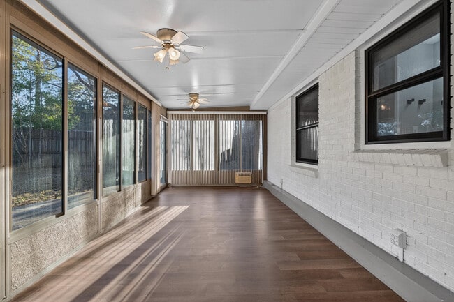 Building Photo - 420 Paradise Rd