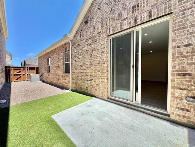 Building Photo - 8513 Shoreham