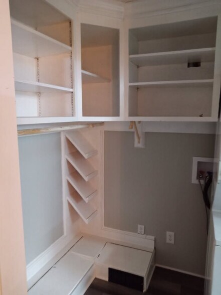 Walk in Closet - 109 Limberlost Dr