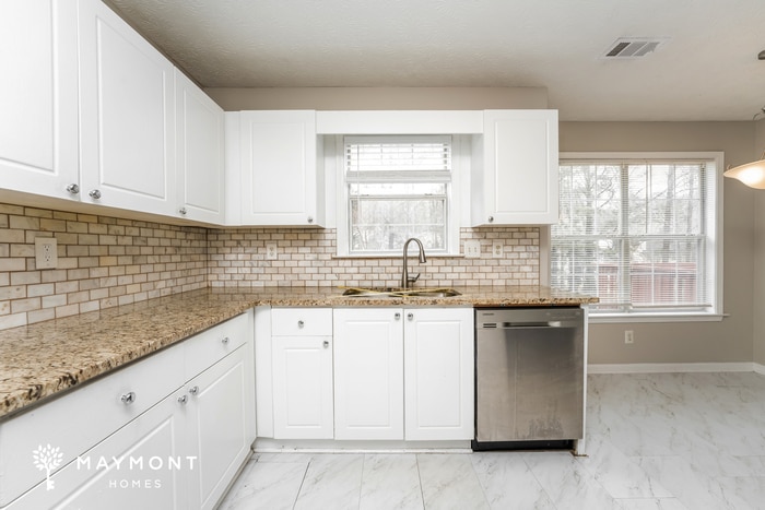 Building Photo - 558 Watson Bay