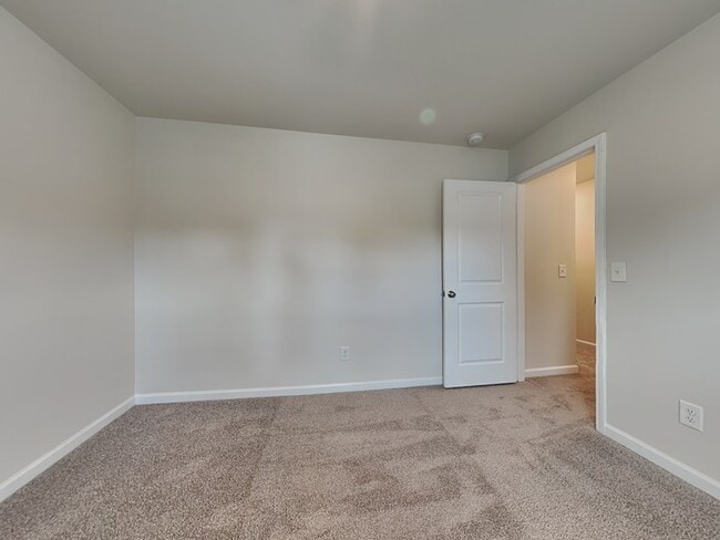 Building Photo - 118 Bent Holly Dr