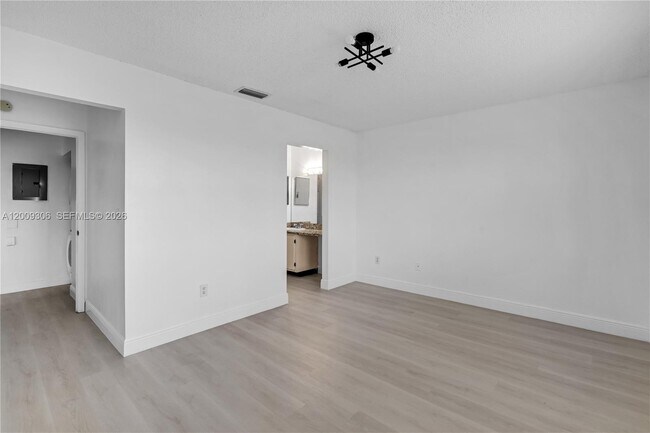 Building Photo - 1403 S Liberty Ave